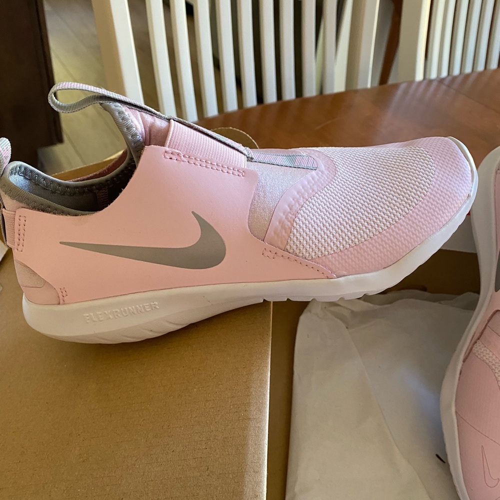 Nike Flex Runner (GS) size 5Y